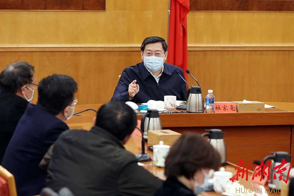 杜家毫与医疗专家座谈:当好人民群众生命安全的“守护神”