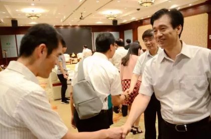 蔡振红会见出席“爱·在芒果”活动的台湾客人