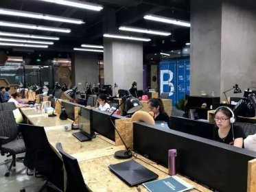 湖南省台办副主任傅雷一行看望“共享青春 创想湖南”暑期实习活动实习生