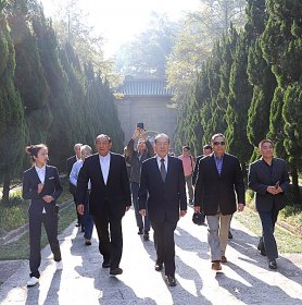 国民党前副主席陈镇湘一行参访衡阳抗战纪念馆、南岳忠烈祠