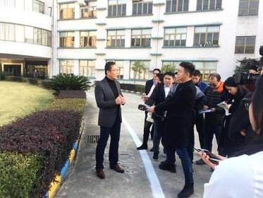 中央、省、市18家媒体组团集中采访台企凯盛鞋业