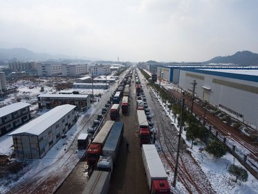 沅陵抗冰冻：台企有爱雪中送暖
