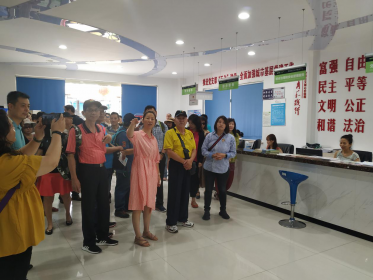 台湾交流团参访西湖社区