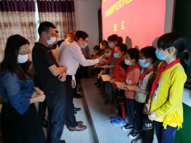 两岸一家亲 共筑教育梦 ——永州市台协对祁阳平安完全小学、祁阳狮城天天乐