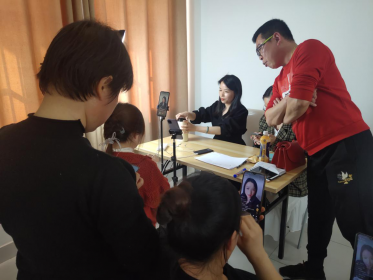 两岸同心·E路同行——益阳市台商台属参加网络创业培训
