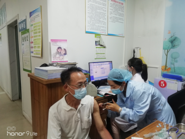 嘉禾县组织港澳台同胞接种新冠病毒疫苗