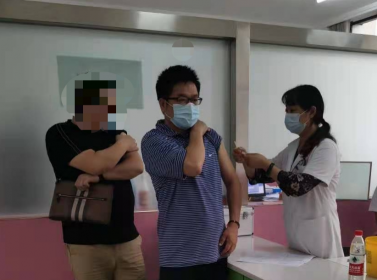 常德市石门县台办暖心服务台胞接种新冠疫苗