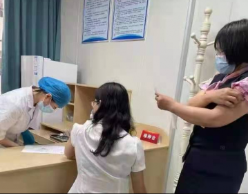 开福区台办协助台企员工接种新冠疫苗