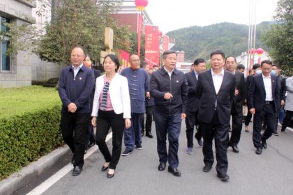 充分发挥优势 深化对台交流 龙明彪来益调研对台交流工作