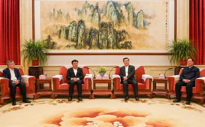海南省政府代表团来湘考察 张庆伟会见冯飞 毛伟明主持座谈会