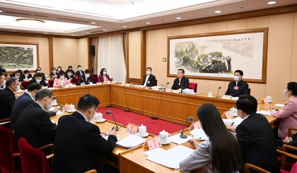 湖南代表团举行分组会议 张庆伟毛伟明等参加讨论