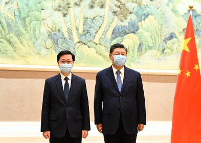 <b>习近平会见李家超</b>