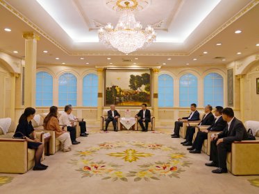 省委台办主任曾智夫会见新党前主席郁慕明一行