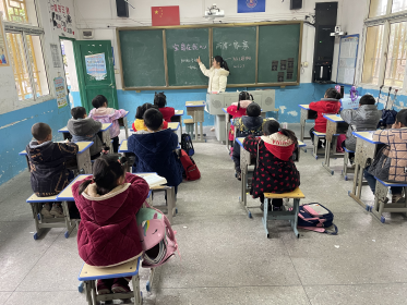 永州市涉台教育基地阳明山学校开展“宝岛在我心  两岸一家亲”主题班会