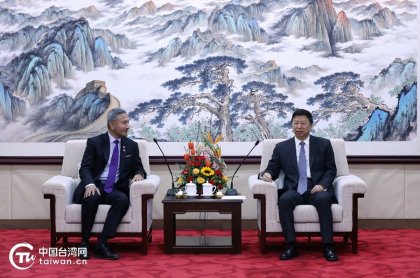 宋涛在京会见新加坡外长维文