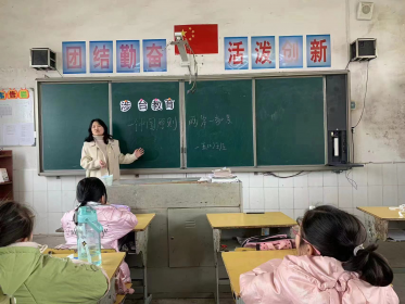 永州市涉台教育基地接履桥中心小学开展涉台教育主题班会活动