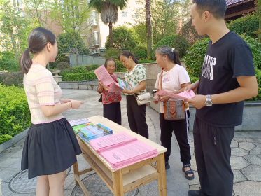 会同县委办开展涉台教育进社区活动
