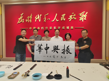 中国国民党中常委陈俗蓉一行到益阳交流考察