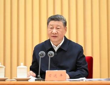 <b>习近平在全国卫生与健康大会上强调 坚定不移走中国特色卫生与健康发展道路 确保“十五五”时期健康中国建设取得决定性进展</b>