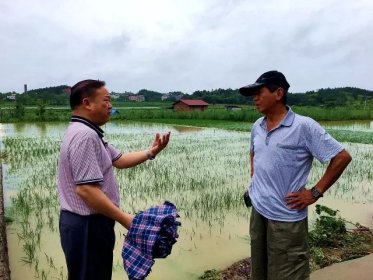 永州市台办干部到零陵帮助台企抗洪救灾
