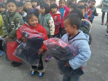 郴州市委台办结对帮扶走进金宝村