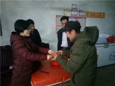 江永县委常委、统战部长谭美池走访慰问困难台胞台属