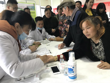 长沙市涉台教育基地红星村社区开展“光明·关爱”眼健康普查活动