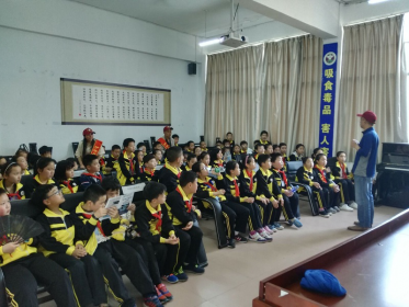 泸溪县“明德”小学师生参观县禁毒教育基地