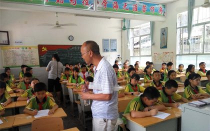 湘西州台办深入地区中小学开展调研活动