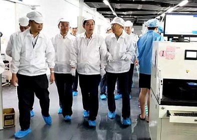 衡阳市市长邓群策视察台资企业富士康IDX产业园