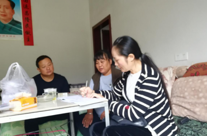 石门县台办开展中秋走访慰问扶贫点村群众活动
