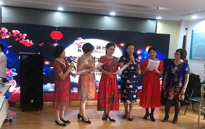长沙西湖社区举办“一家亲中秋歌会”