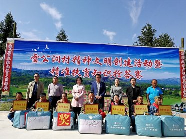 凤凰县委台办聚力扶贫出实招