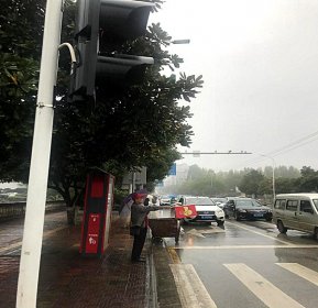 嘉禾县委统战部党支部开展文明交通劝导志愿服务活动