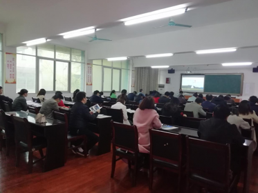 嘉禾县台办主任在党外干部培训班上作台海形势报告