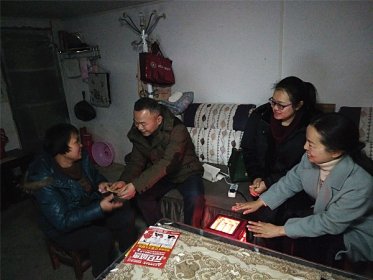 怀化市台办慰问在沅台胞和困难陆配家庭