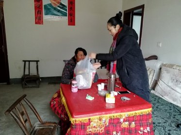 石门县台办深入扶贫点村开展“三讲三帮”暖冬行动