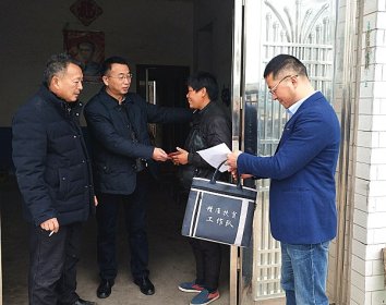 长沙县台办到老区困难党员和贫困户送温暖