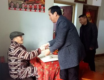 冷水滩统战部长许金善春节前走访慰问困难台胞台属