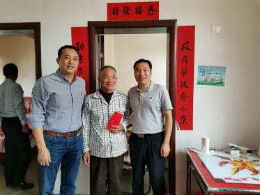 洞口县委办公室携手台资企业开展社会扶贫活动