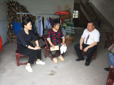 长沙市委台办主任肖玮调研脱贫攻坚工作