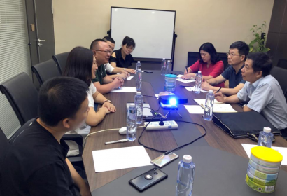 省委统战部一级巡视员冯波走访在长两岸婚姻家庭代表