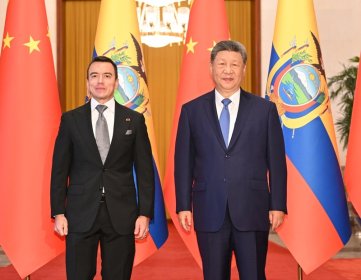 习近平同厄瓜多尔总统诺沃亚会谈